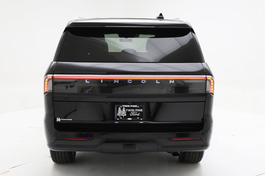 Used 2025 Lincoln Navigator Reserve AWD/4WD image 8