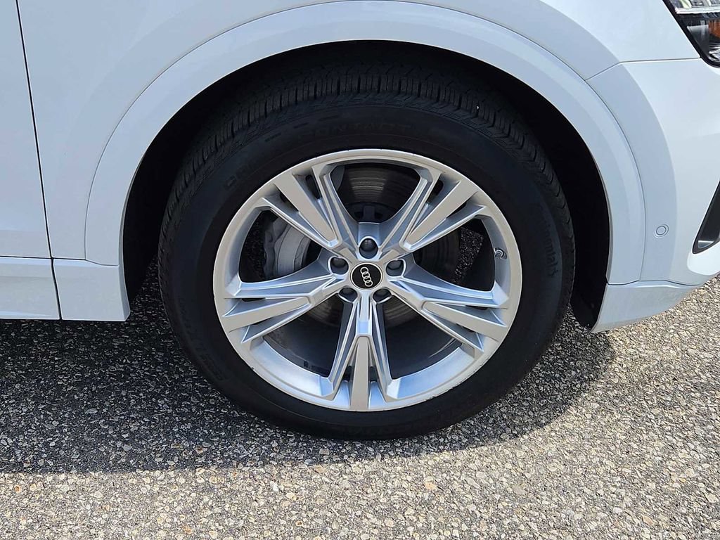 Certified 2023 Audi Q8 Premium Plus w/ Premium Plus Package AWD/4WD image 9