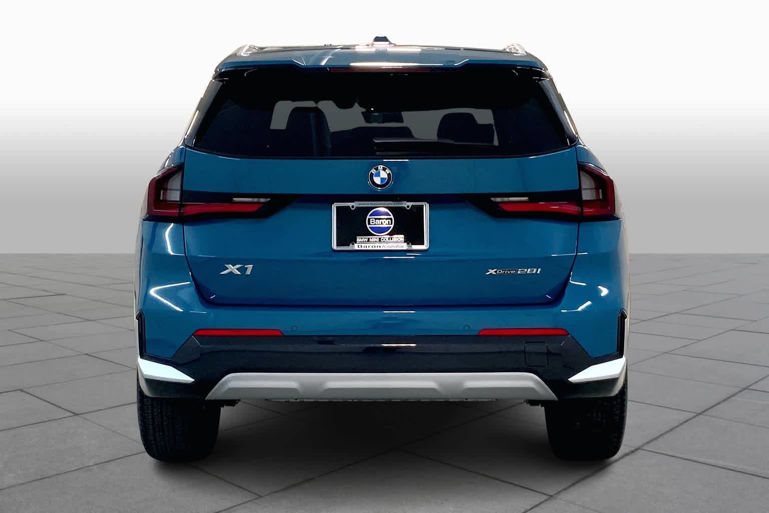 Used 2025 BMW X1 xDrive28i w/ Technology Package AWD/4WD image 4