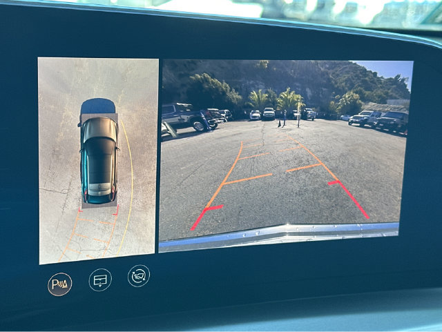 Certified 2024 Cadillac Lyriq Luxury AWD/4WD image 21
