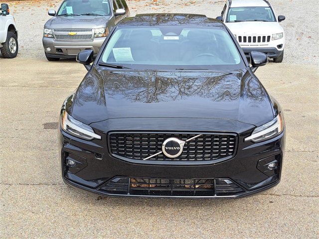 Used 2024 Volvo S60 B5 Core image 8