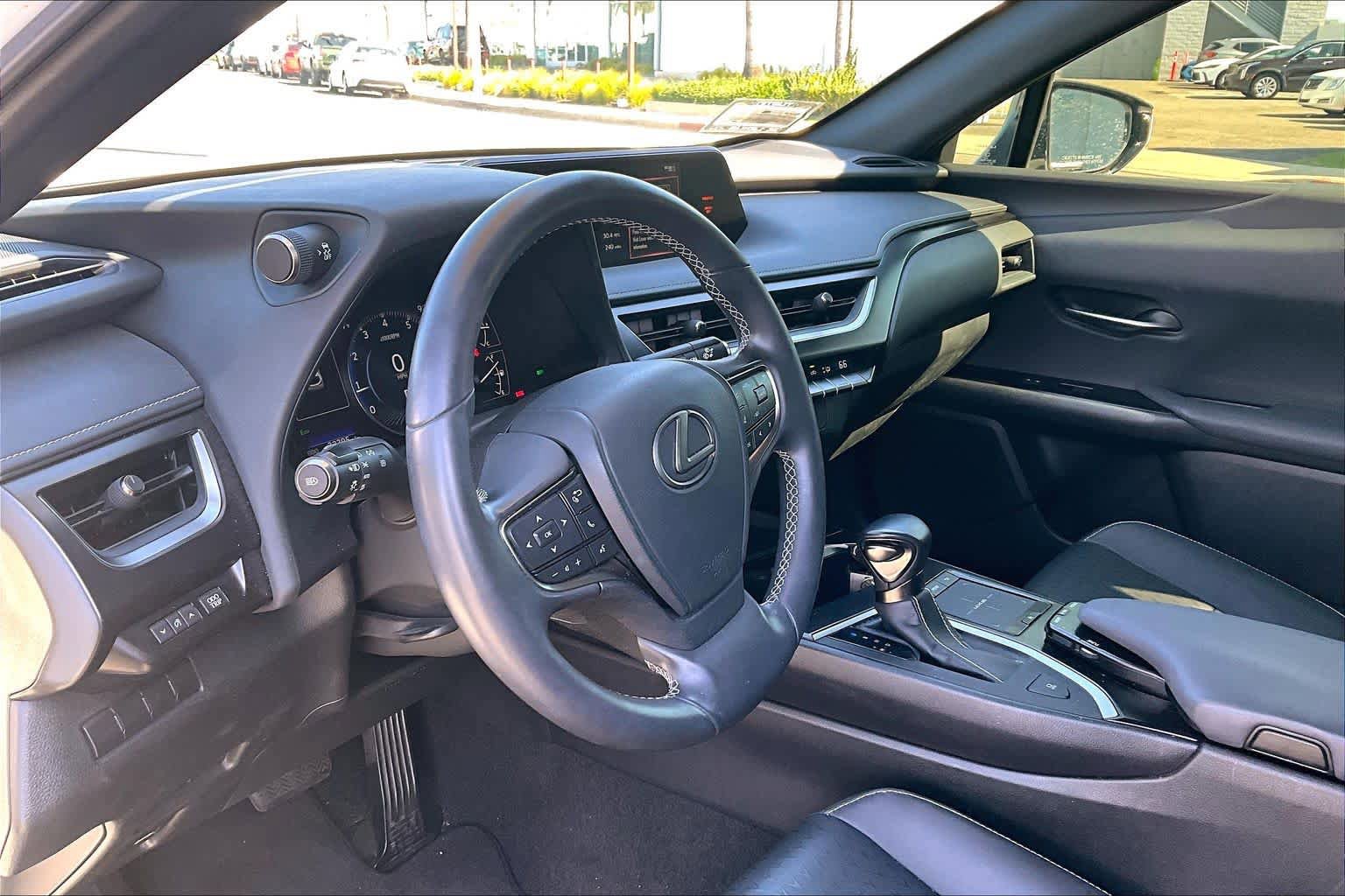 Used 2022 Lexus UX 200 w/ Accessory Package (Z1) FWD image 17