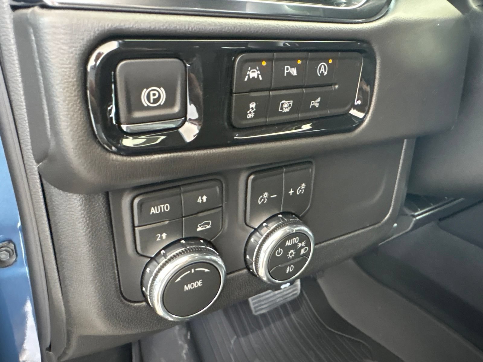 New 2026 GMC Yukon XL Elevation w/ LPO, Floor Liner Package AWD/4WD image 13