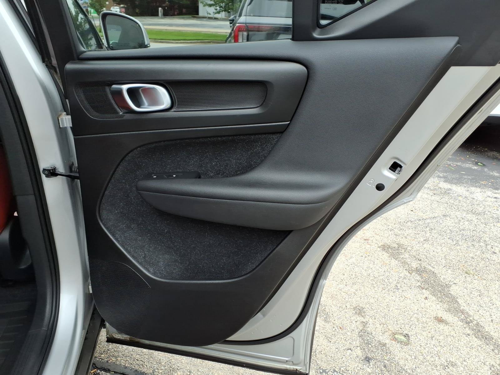 Used 2019 Volvo XC40 T5 Momentum AWD/4WD image 28