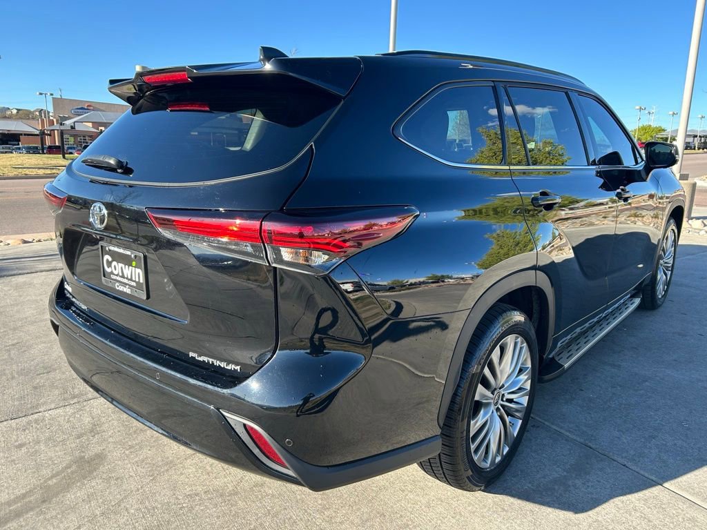 Used 2024 Toyota Highlander Platinum FWD image 8
