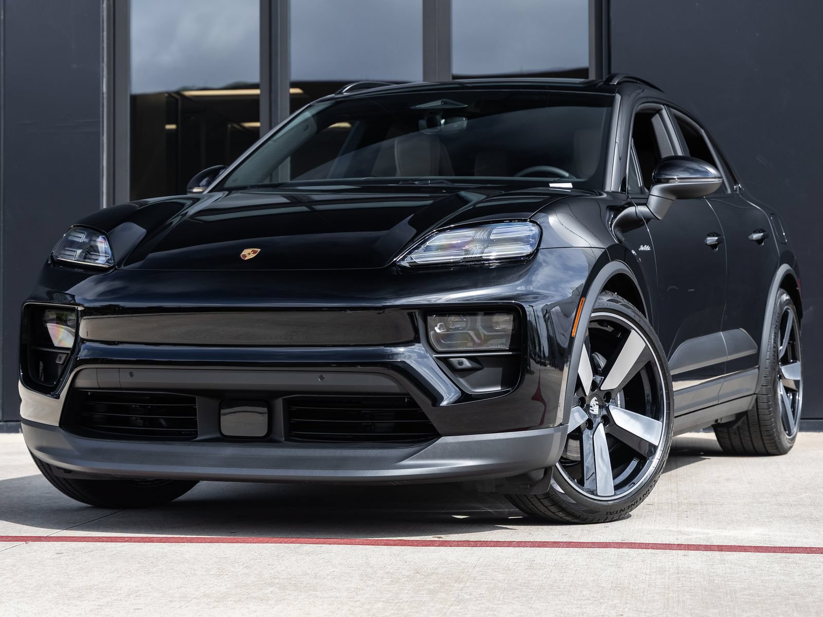 Certified 2025 Porsche Macan Electric RWD image 1