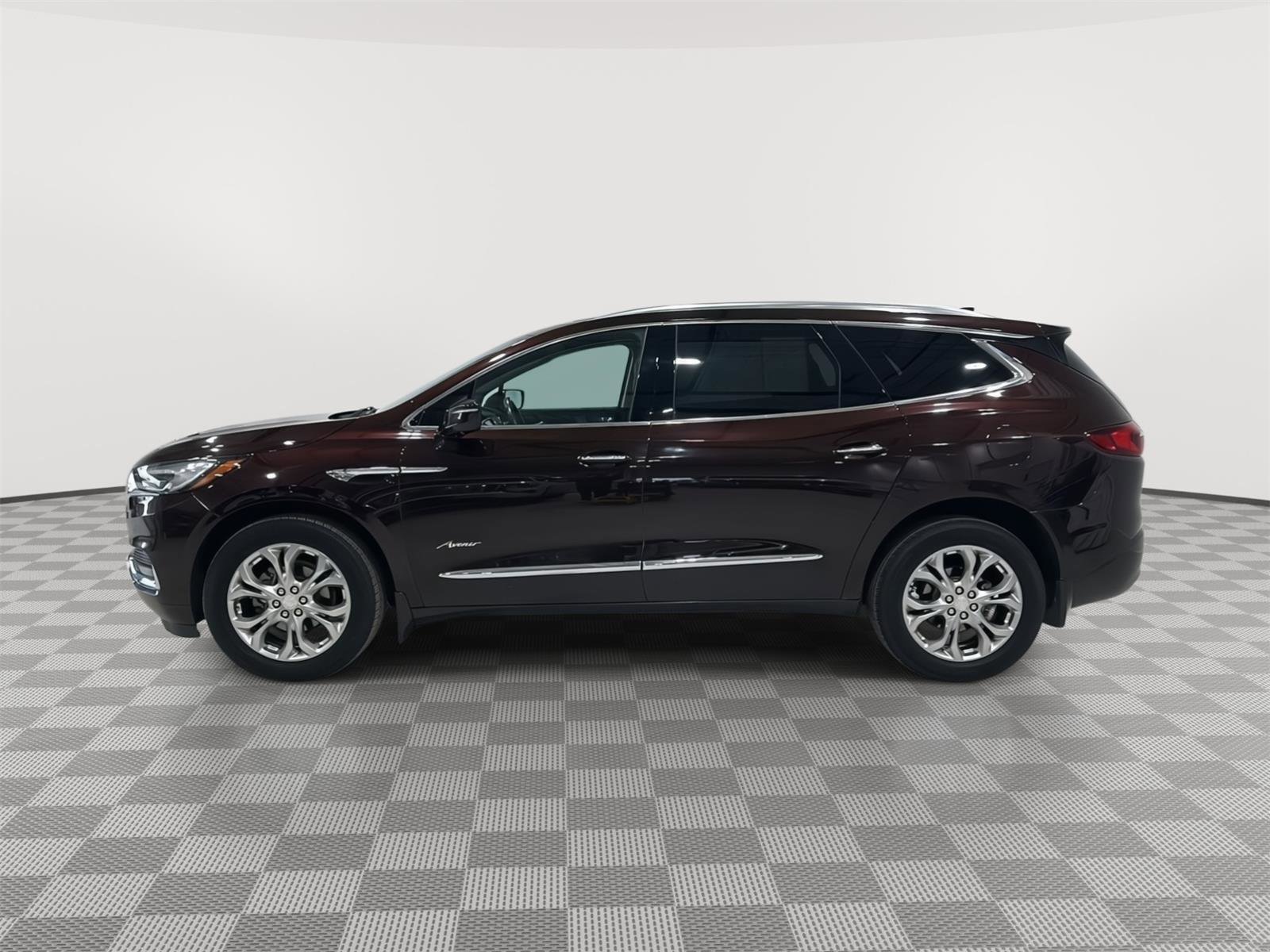 Used 2020 Buick Enclave Avenir w/ Avenir Technology Package AWD/4WD image 2