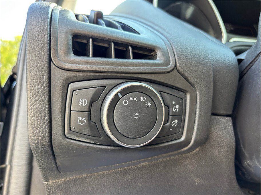 Used 2017 Ford Focus SEL FWD image 25