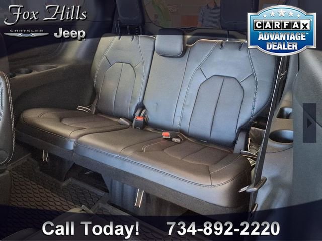 New 2025 Chrysler Pacifica Select w/ Fav Edition Package image 10
