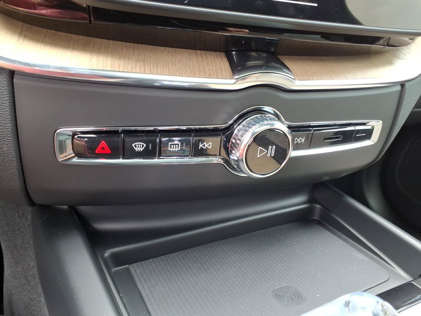 New 2026 Volvo XC60 B5 Plus w/ Protection Package Premier AWD/4WD image 15