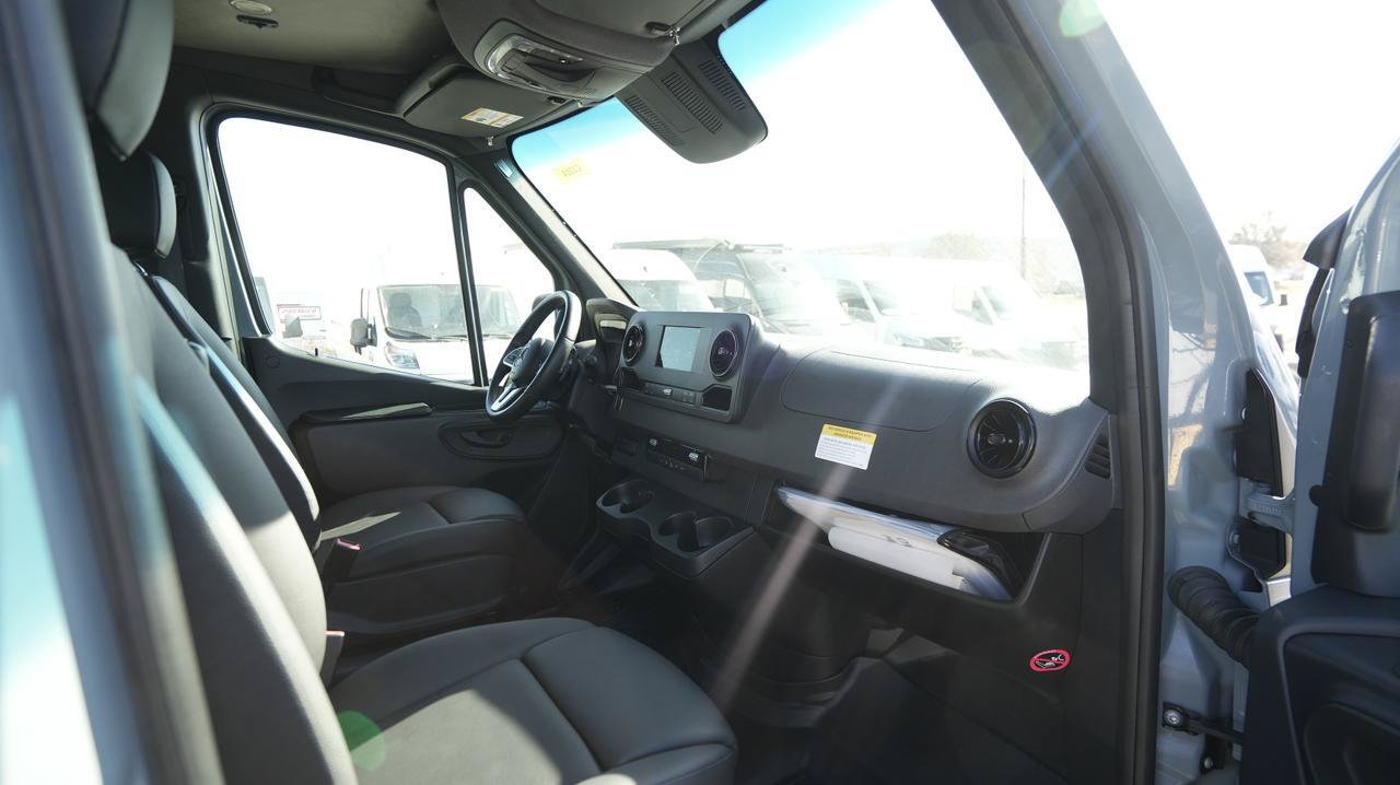 Used 2022 Mercedes-Benz Sprinter 2500 image 40
