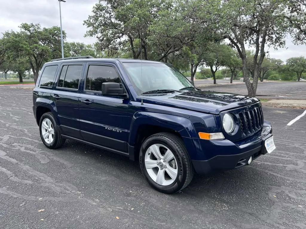 Used 2017 Jeep Patriot Latitude FWD image 9
