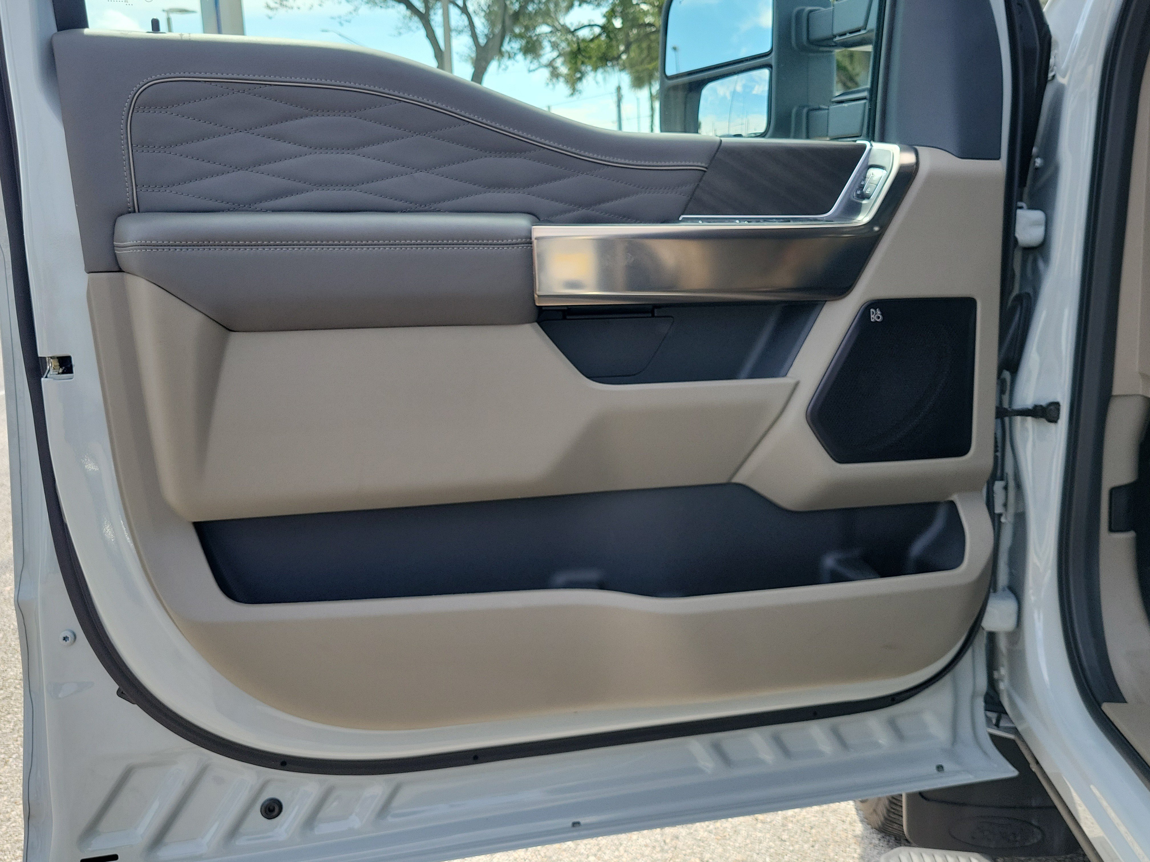 Certified 2025 Ford F350 Platinum w/ Platinum Plus Package AWD/4WD image 17