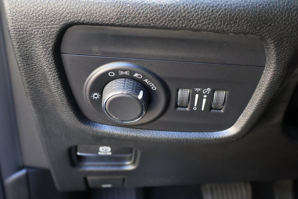 Used 2023 Jeep Grand Cherokee L Laredo AWD/4WD image 36