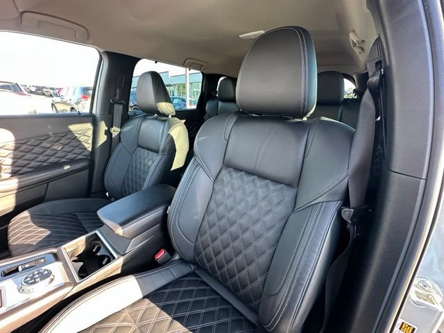 Used 2023 Mitsubishi Outlander SEL AWD/4WD image 27