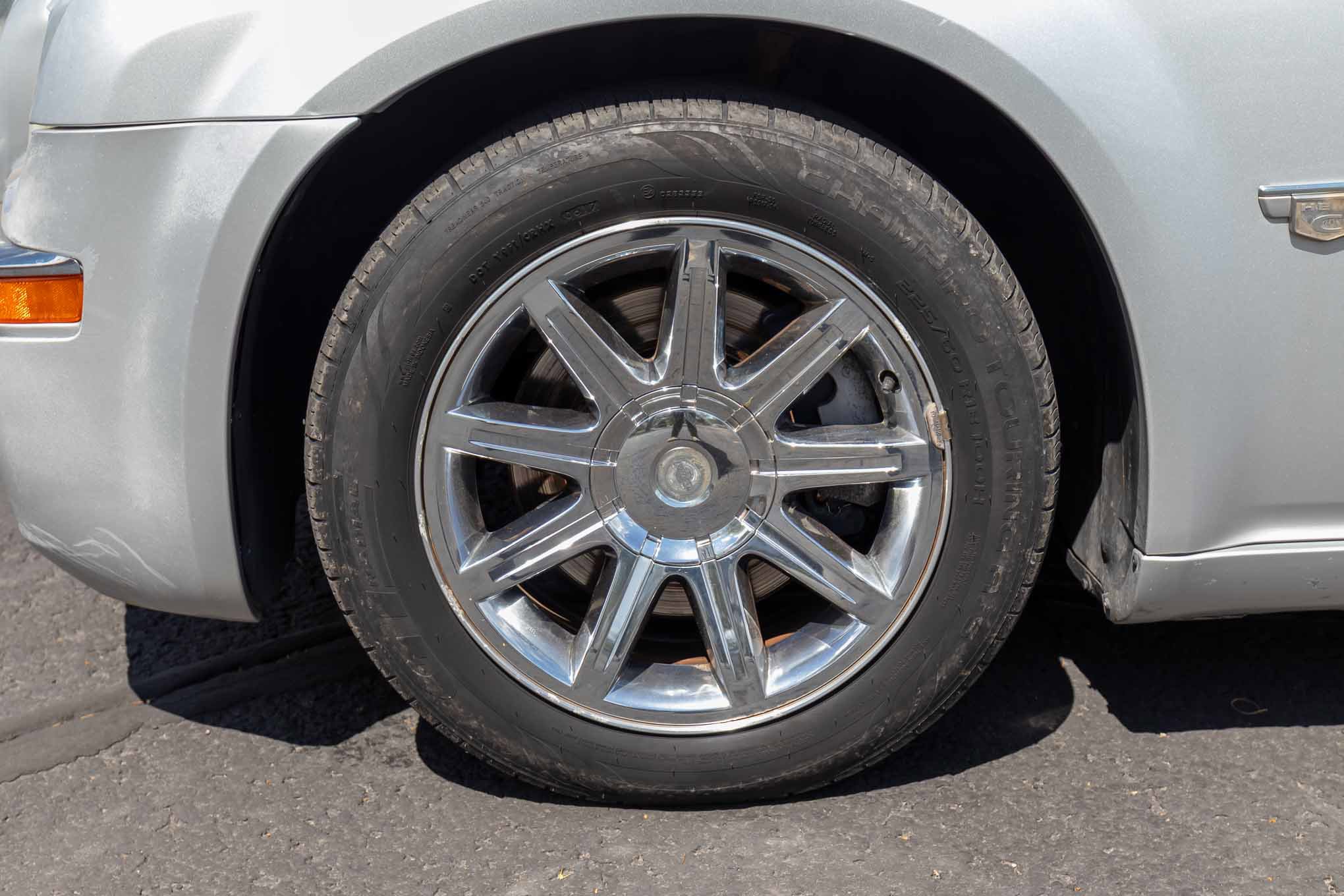 Used 2005 Chrysler 300 C w/ Navigation & Sound Group II RWD image 37