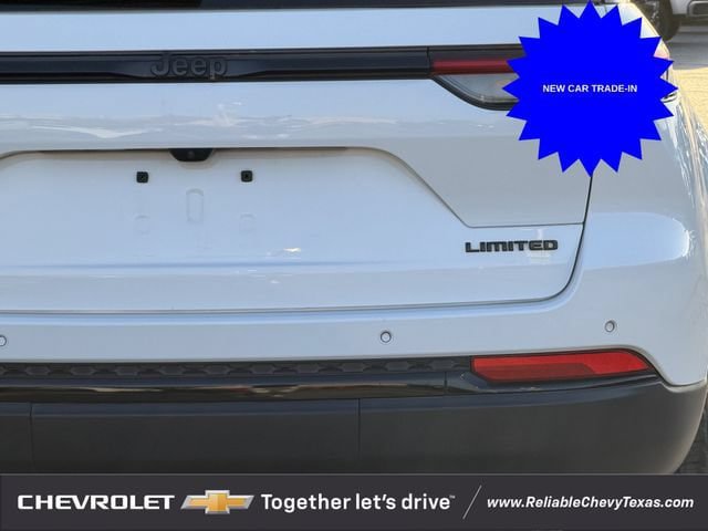 Used 2023 Jeep Grand Cherokee Limited w/ Black Appearance Package AWD/4WD image 8