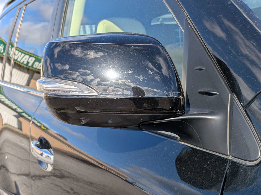 Used 2013 Lexus LX 570 4WD w/ Luxury Pkg image 13