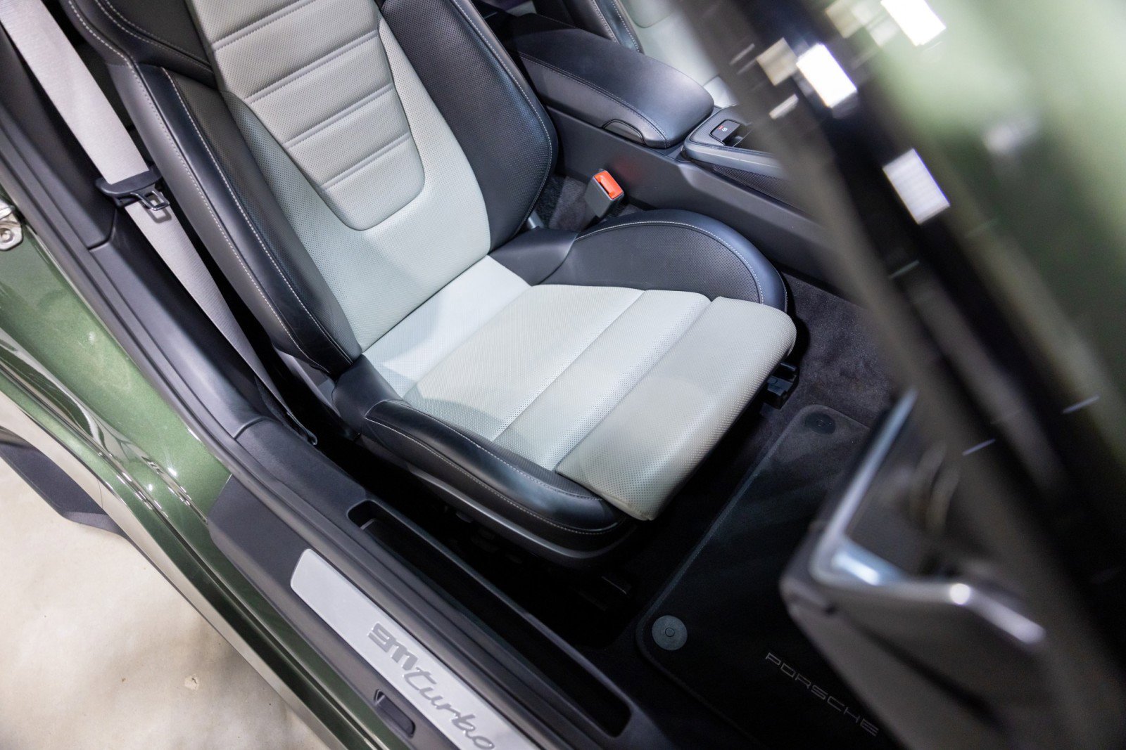 Used 2021 Porsche 911 Turbo S image 30