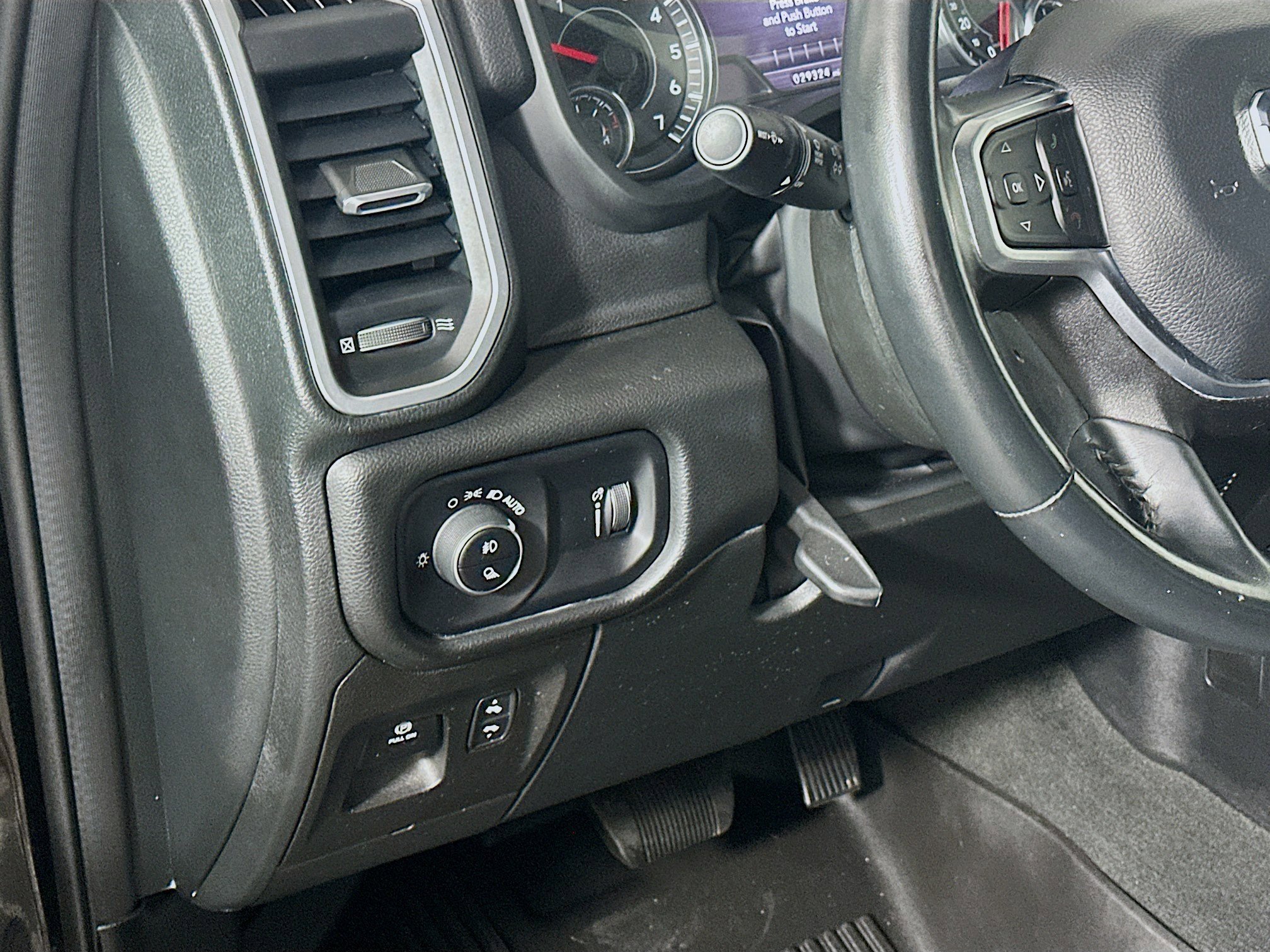 Used 2022 RAM 1500 Big Horn AWD/4WD image 16