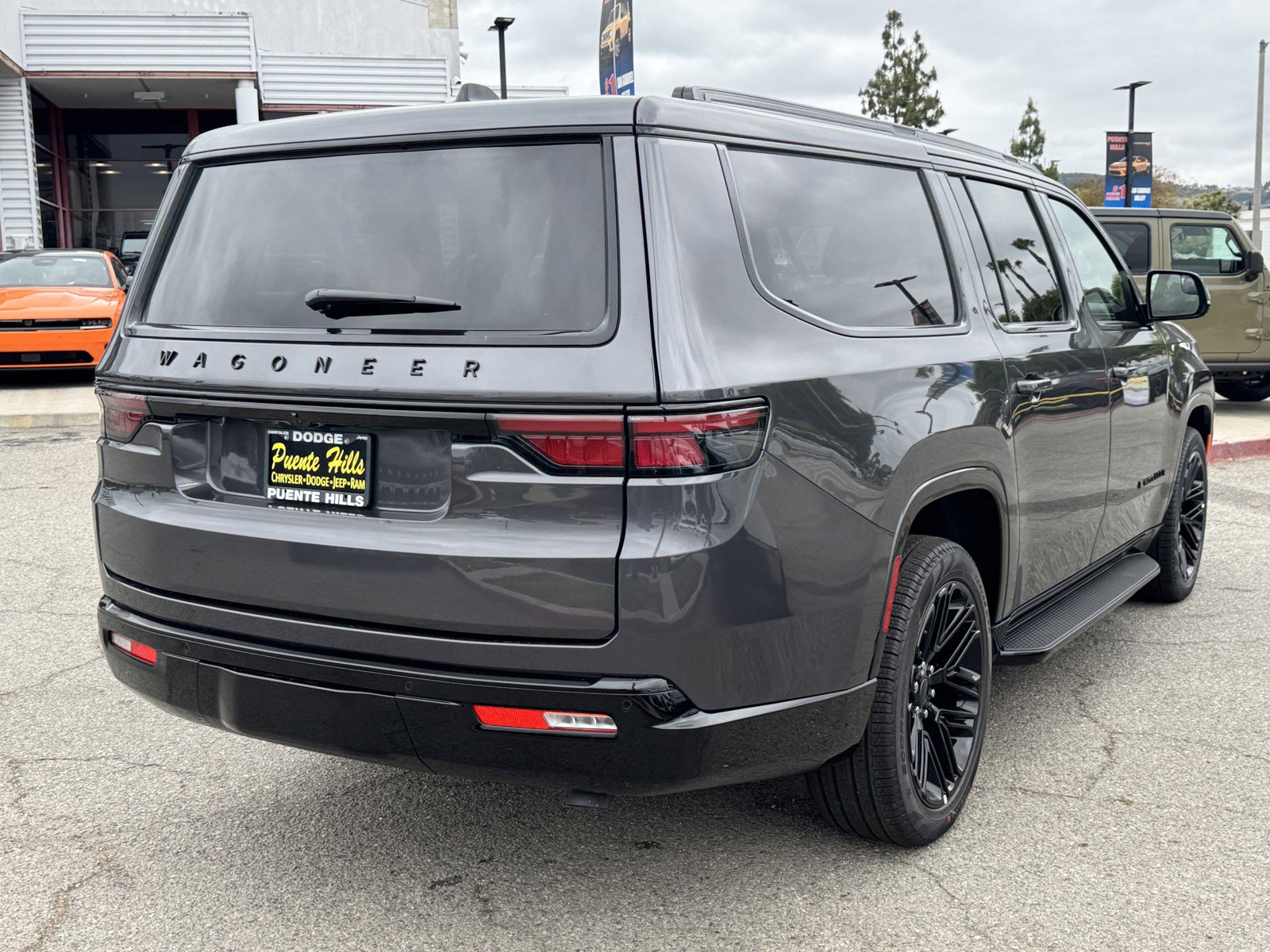 New 2025 Jeep Wagoneer L Series II w/ Premium Group I image 6