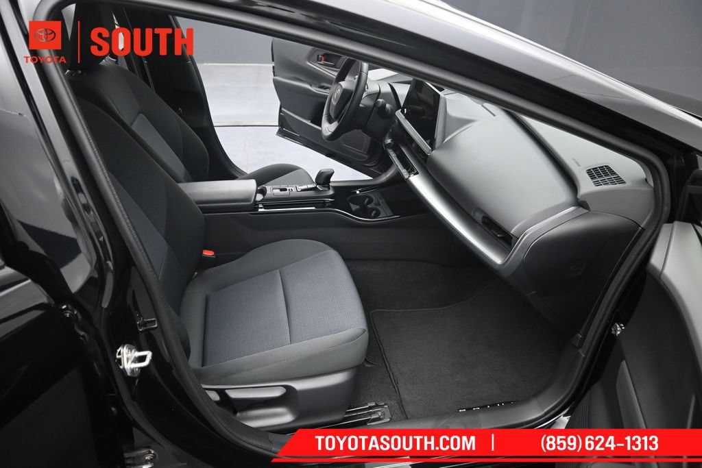 Used 2025 Toyota Prius LE AWD/4WD image 31