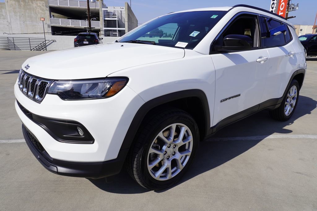 Used 2023 Jeep Compass Latitude image 4