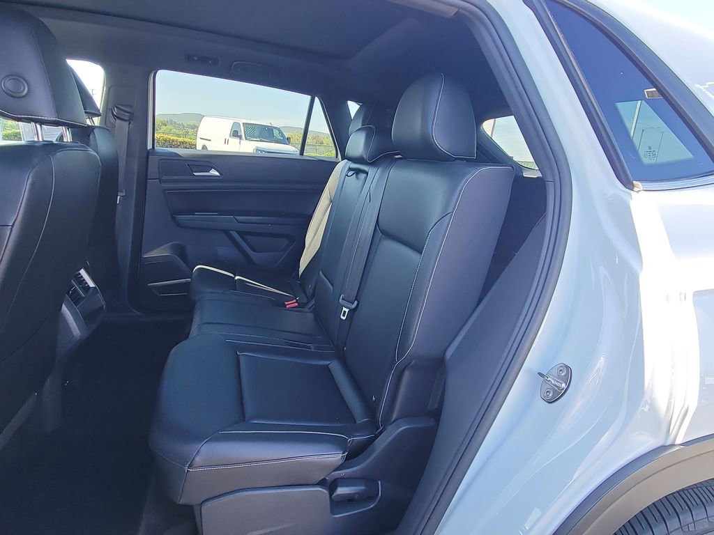 Used 2020 Volkswagen Atlas Cross Sport SE w/ Panoramic Sunroof Package image 24