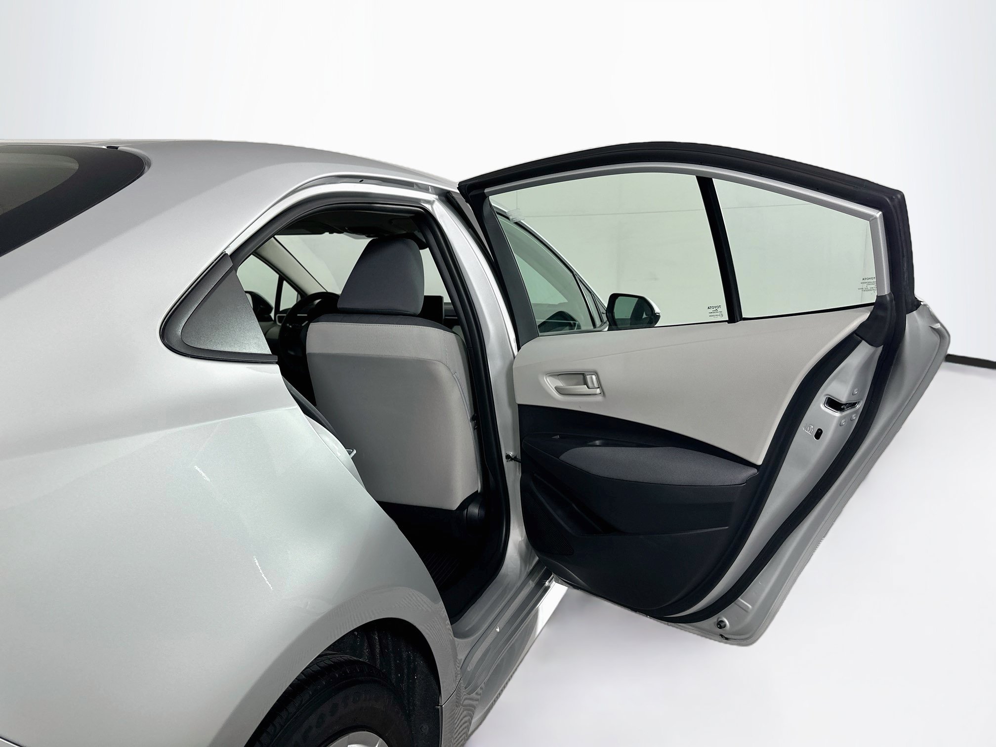 Used 2025 Toyota Corolla LE FWD image 27