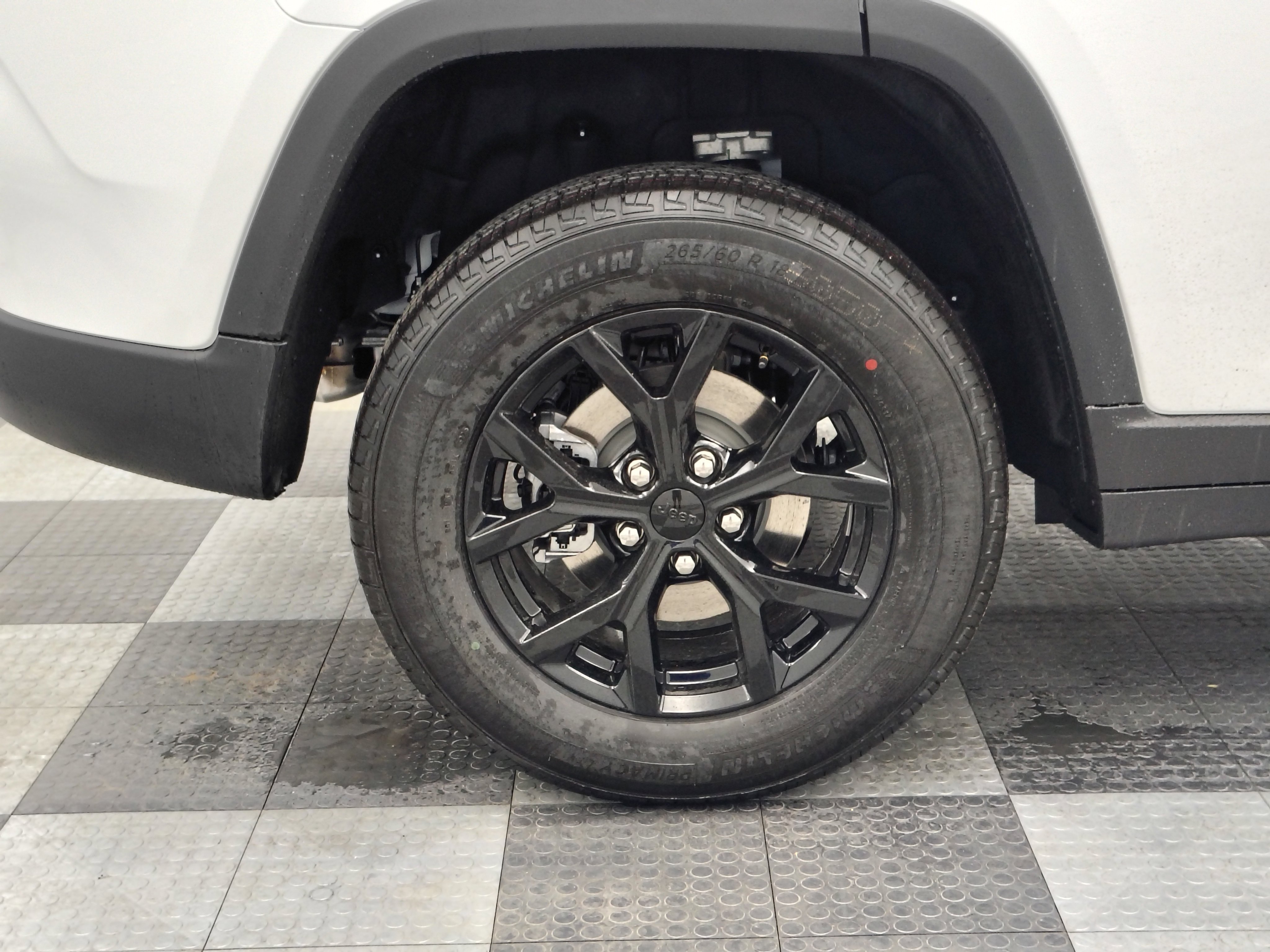 New 2025 Jeep Grand Cherokee Altitude image 12