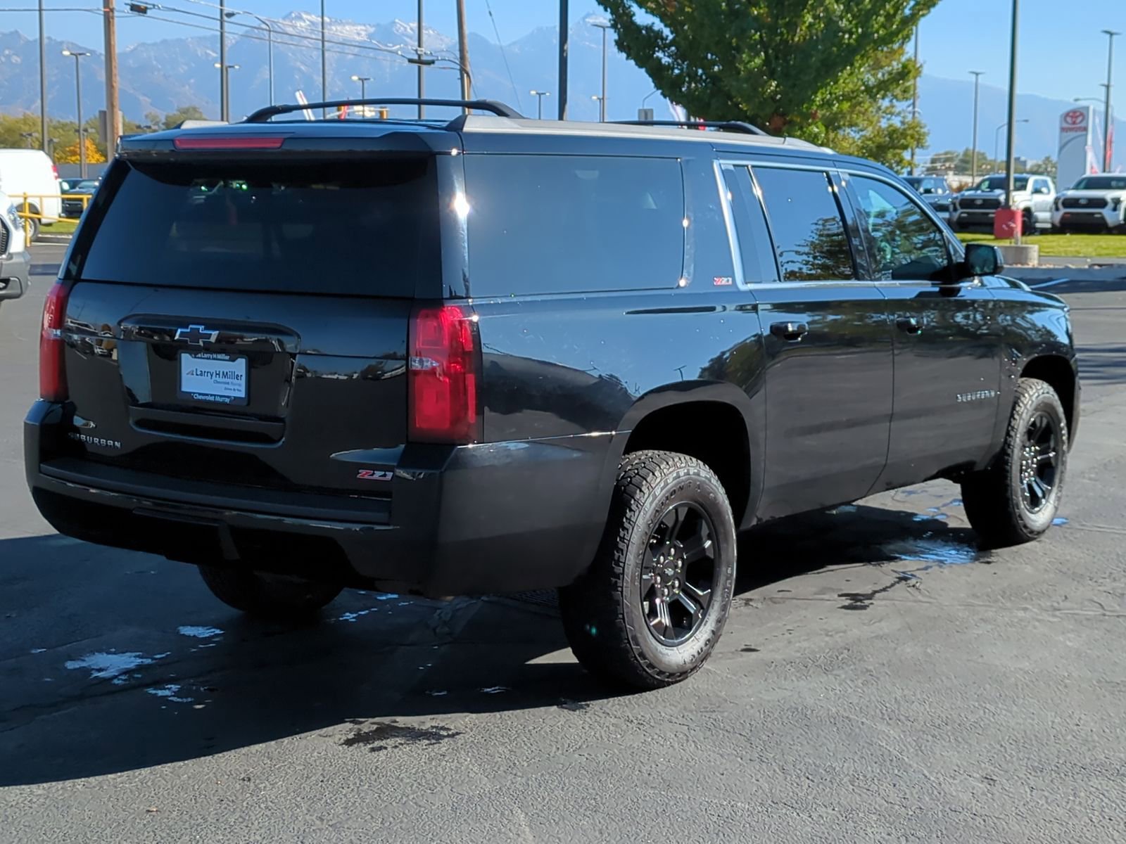 Used 2018 Chevrolet Suburban LT w/ Luxury Package image 6