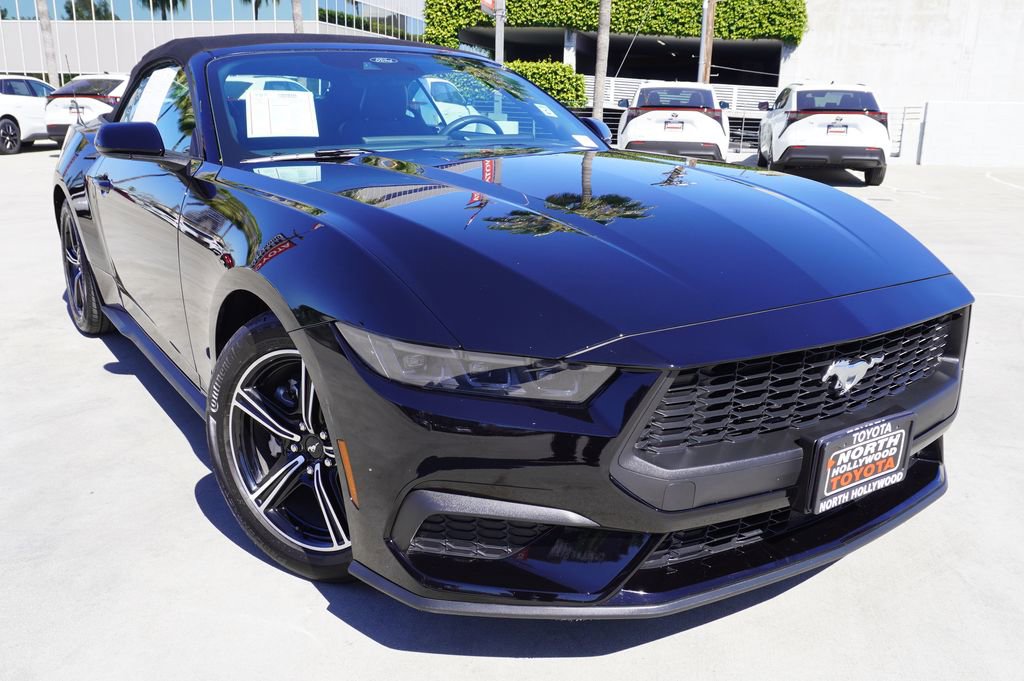 Used 2025 Ford Mustang EcoBoost image 3