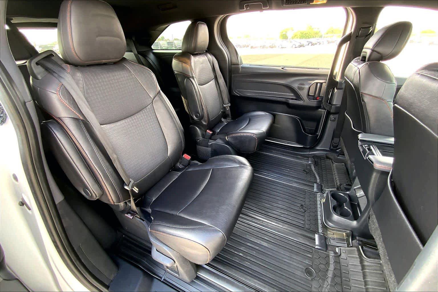 Used 2023 Toyota Sienna XSE w/ XSE Plus Package FWD image 19
