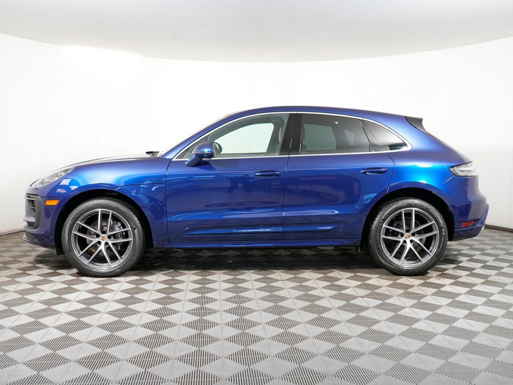 Certified 2024 Porsche Macan image 2