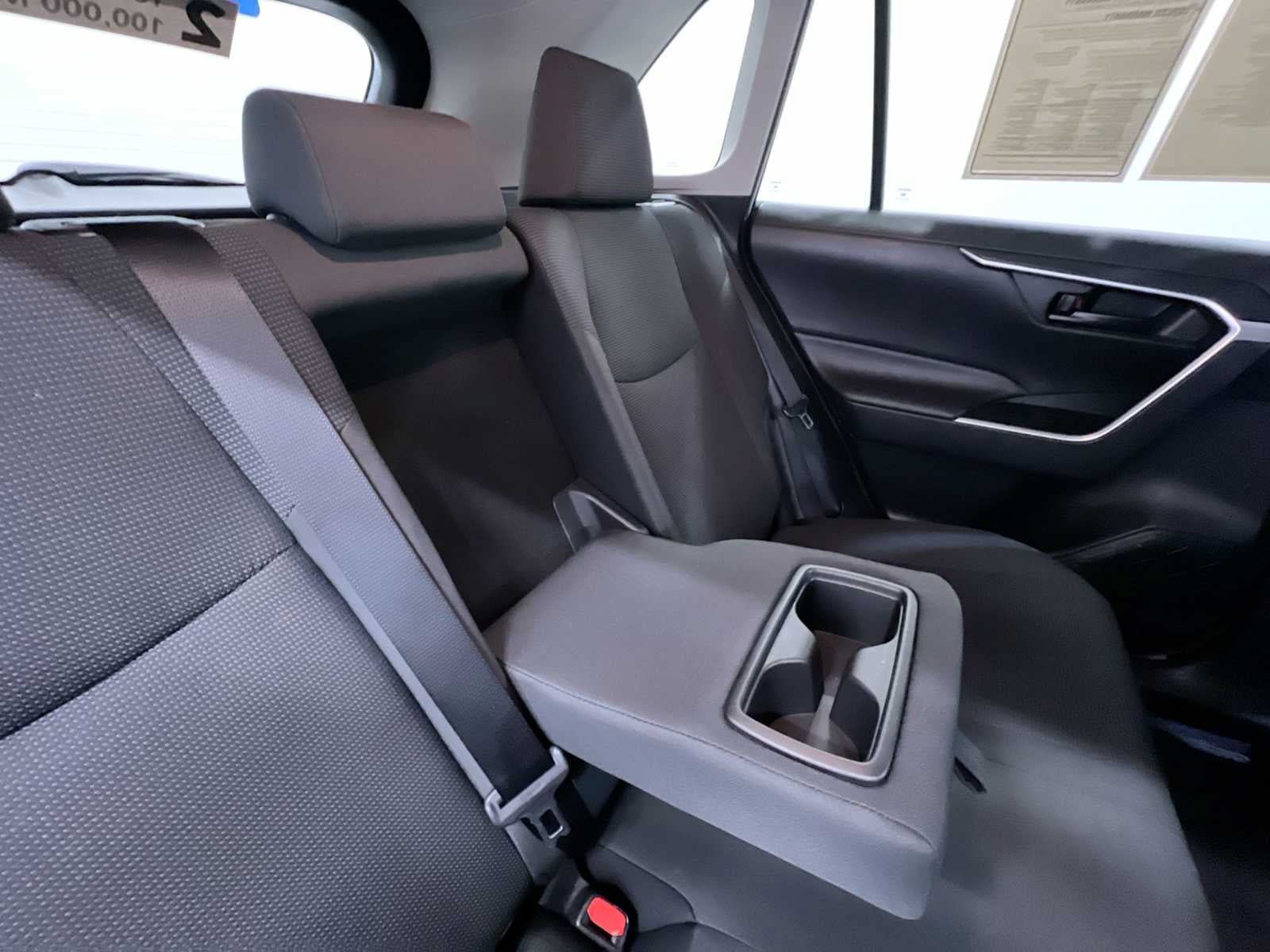 Used 2019 Toyota RAV4 LE w/ Carpet Mat Package FWD image 38