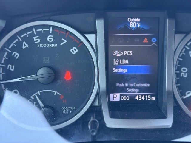 Used 2022 Toyota Tacoma Limited image 11