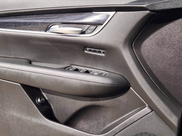 Used 2020 Cadillac XT5 Premium Luxury w/ LPO, Floor Liner Package image 23