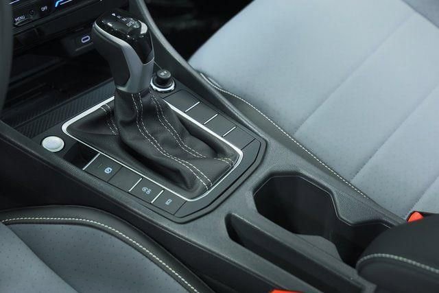 New 2025 Volkswagen Jetta SE FWD image 31