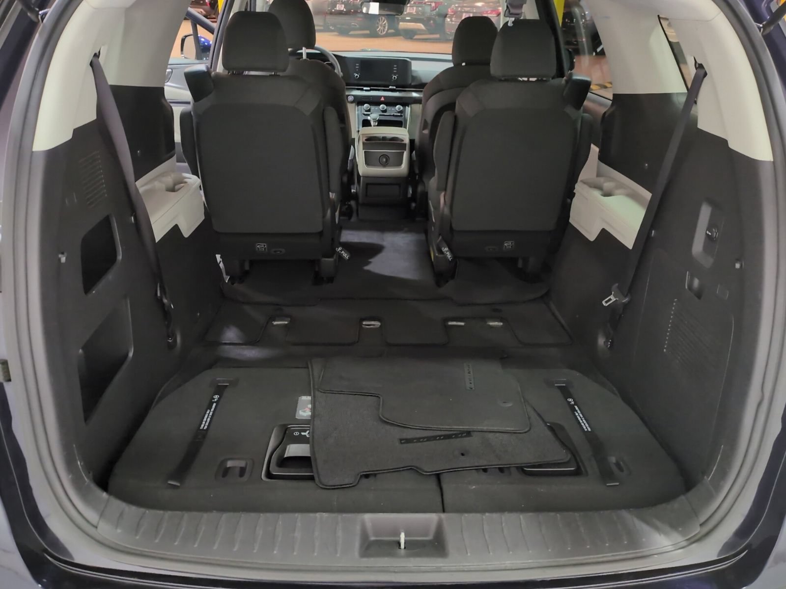 Certified 2024 Kia Carnival LX FWD image 13