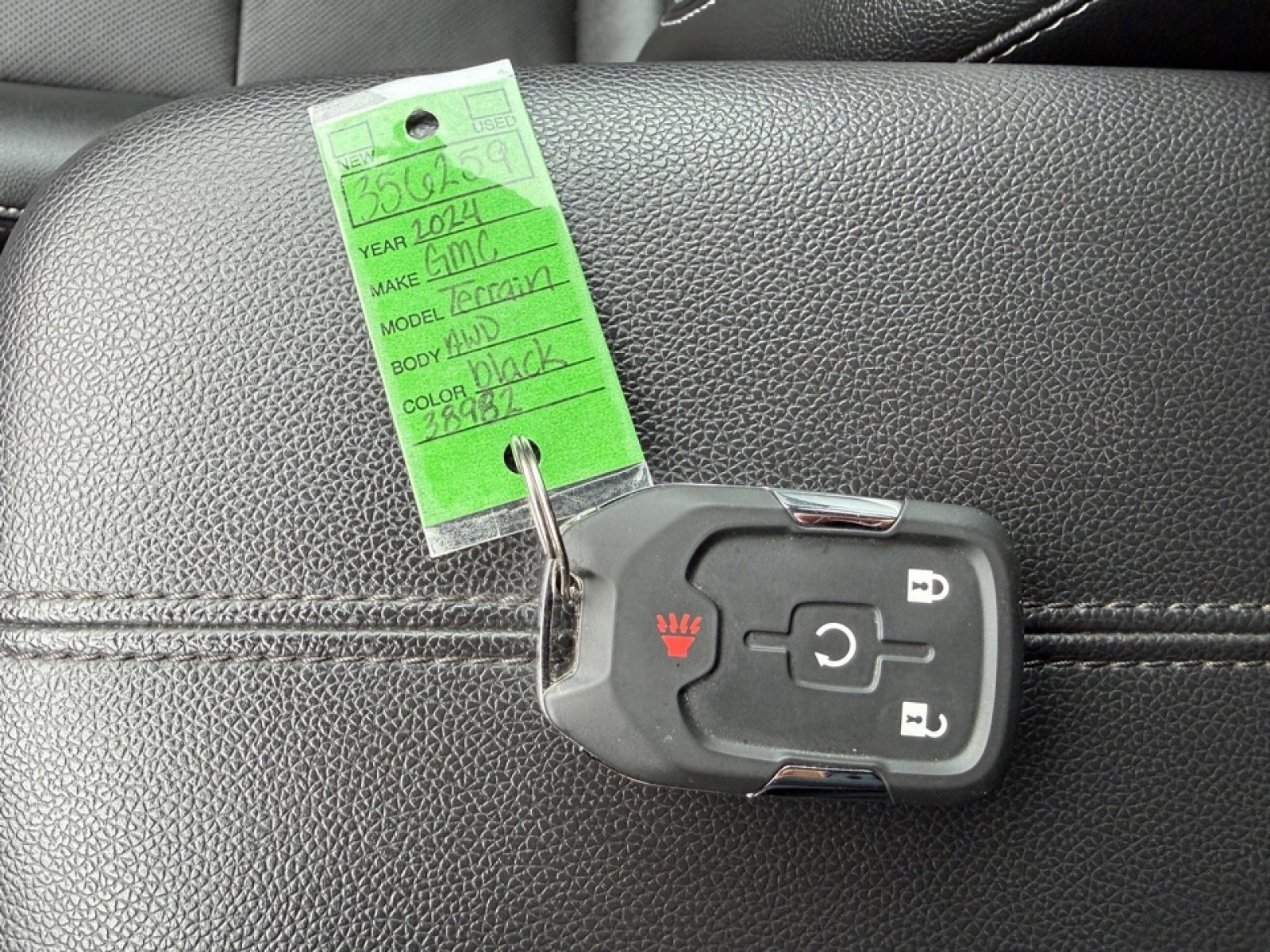 Used 2024 GMC Terrain SLT image 39