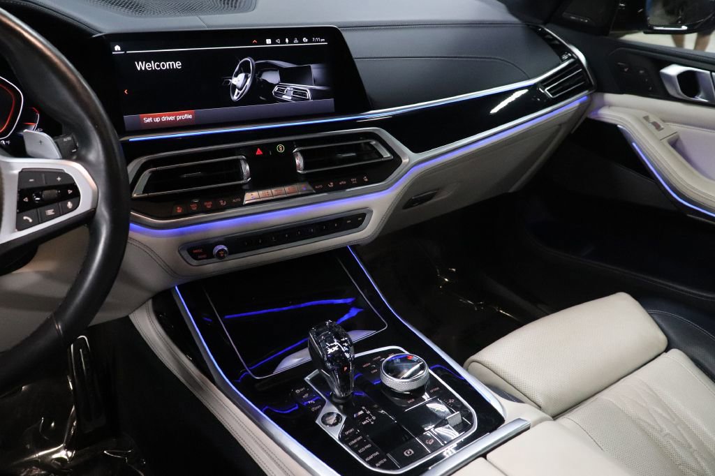Used 2020 BMW X7 M50i w/ Dynamic Handling Package image 31