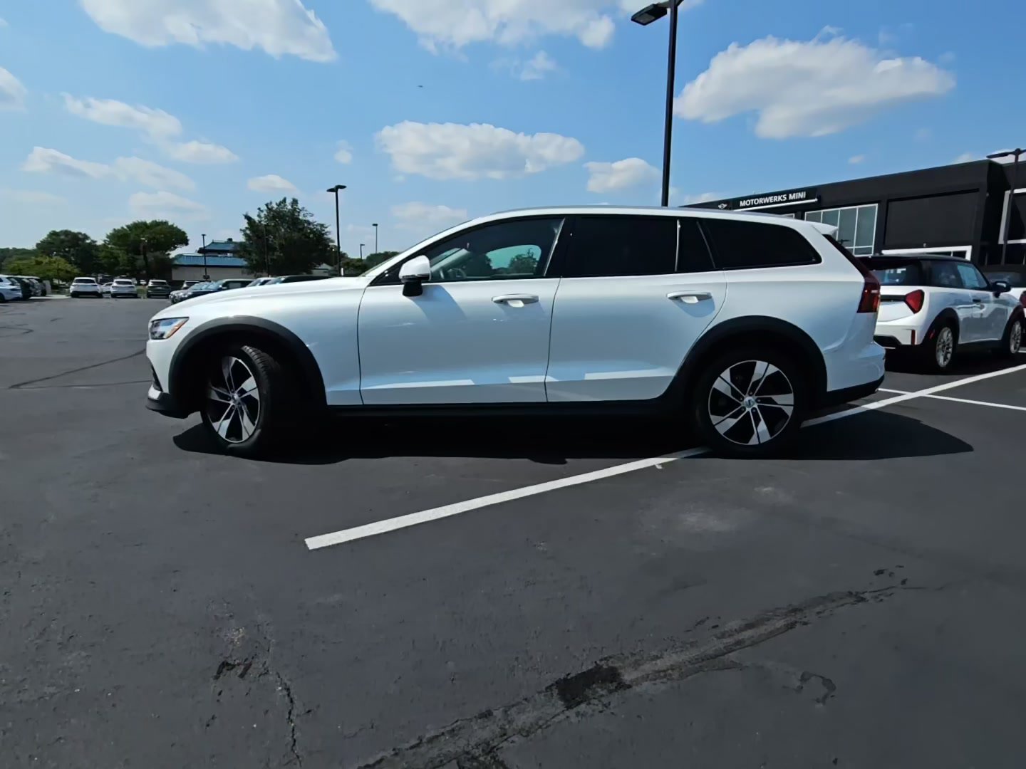 Used 2022 Volvo V60 T5 Cross Country AWD/4WD image 5