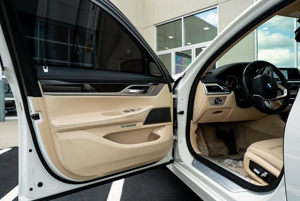 Used 2018 BMW 740i RWD image 18