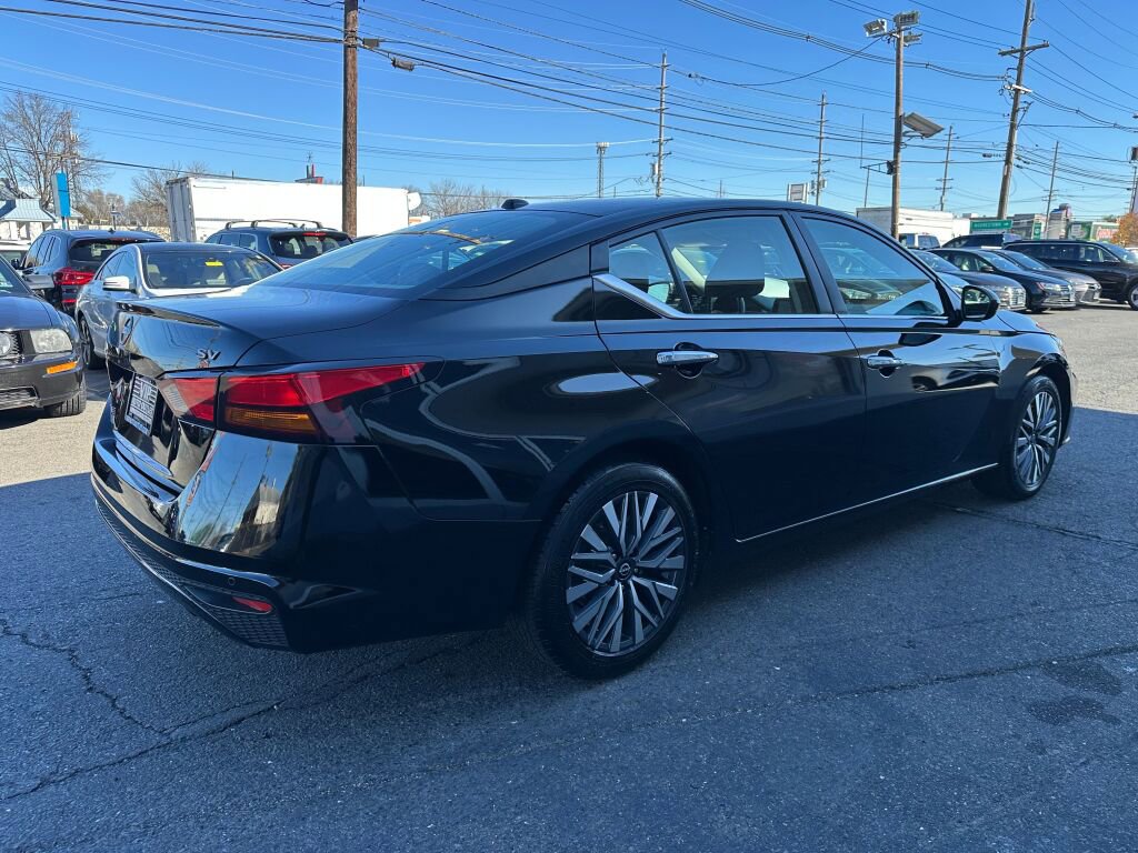 Used 2023 Nissan Sentra SR w/ SR Premium Package image 7