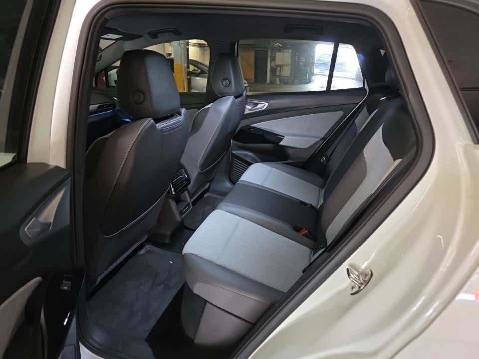 Used 2023 Volkswagen ID.4 Pro AWD/4WD image 11