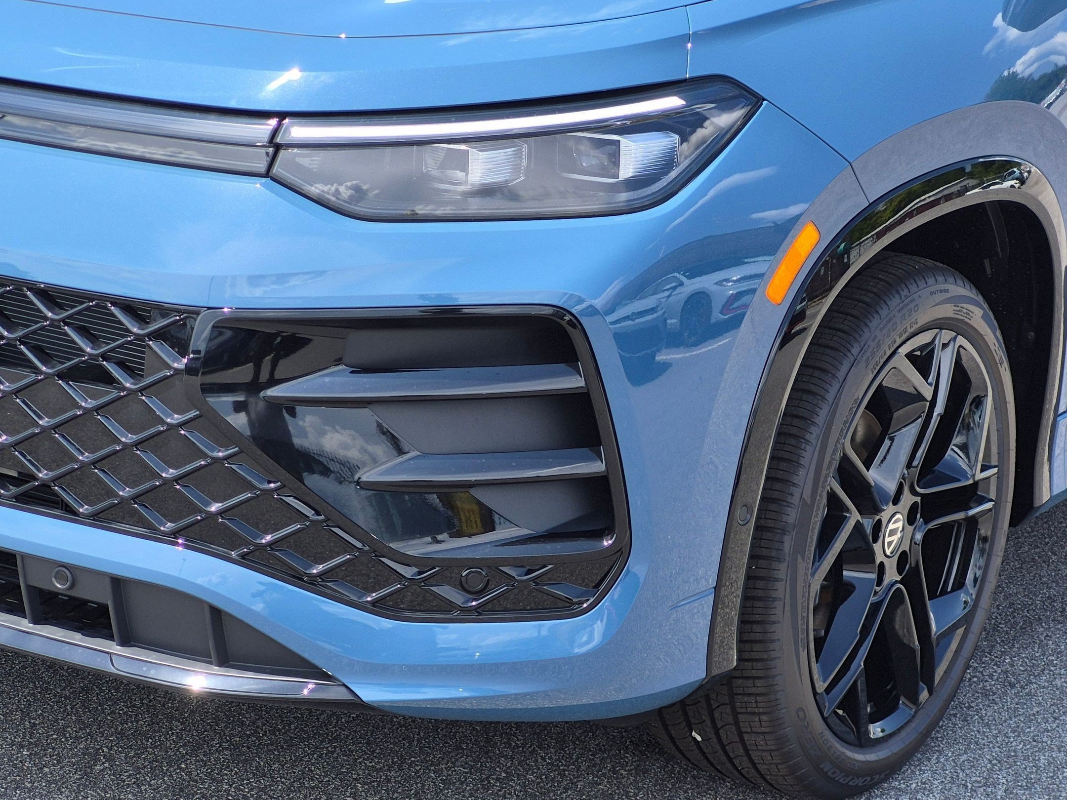 New 2026 Volkswagen Tiguan SE R-Line FWD image 9