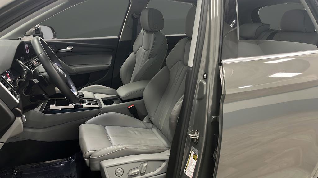 Used 2024 Audi Q5 2.0T Premium w/ Convenience Package image 9