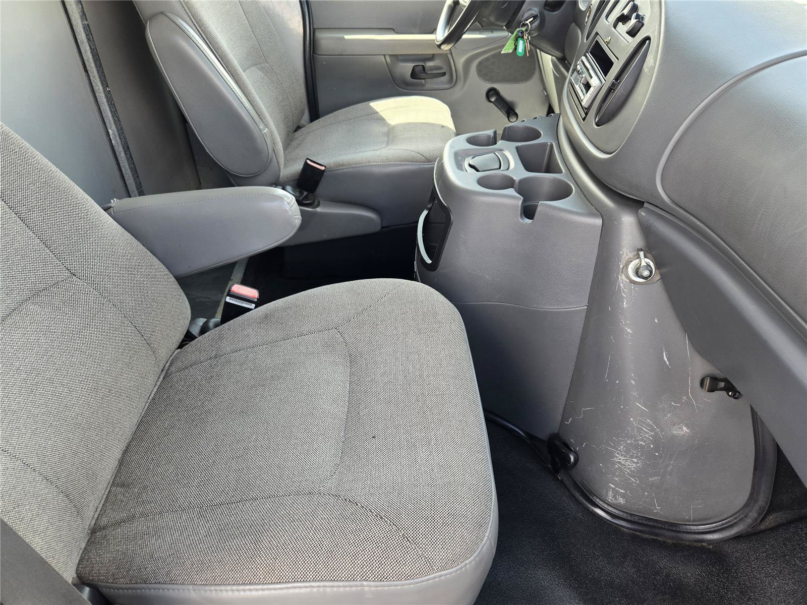 Used 2003 Ford E-350 and Econoline 350 Super Duty RWD image 15