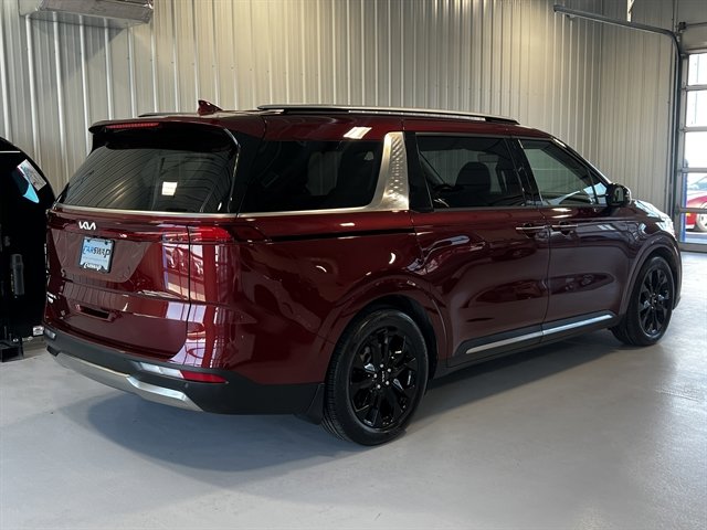 Used 2024 Kia Carnival SX Prestige image 3