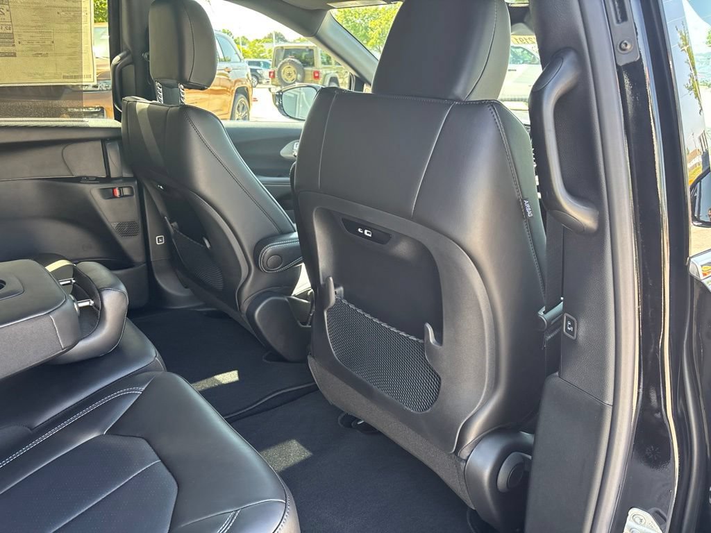 New 2027 Chrysler Pacifica Select FWD image 19